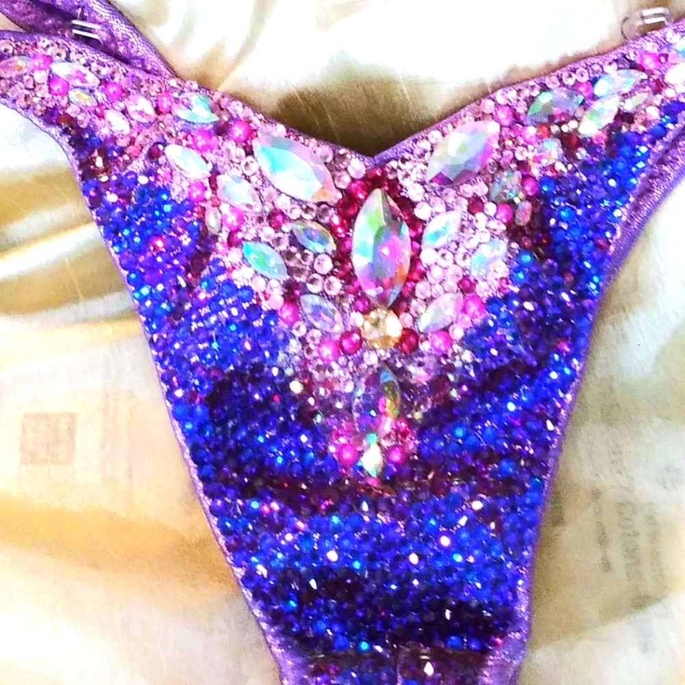 Competition Bikini - Picture 4 of 16